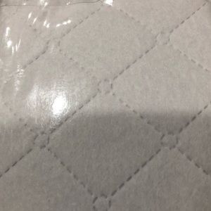 BNWT fitted crib mattress pad
